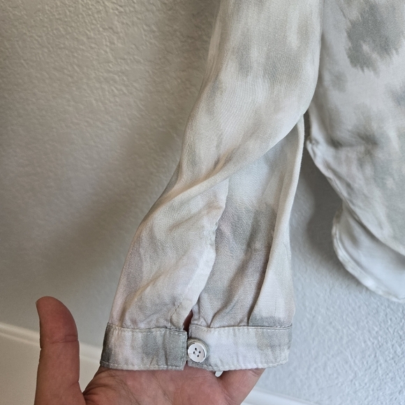 Bella Dahl L Two Pocket‎ Classic Button Down Long Sleeve - Picture 4 of 7